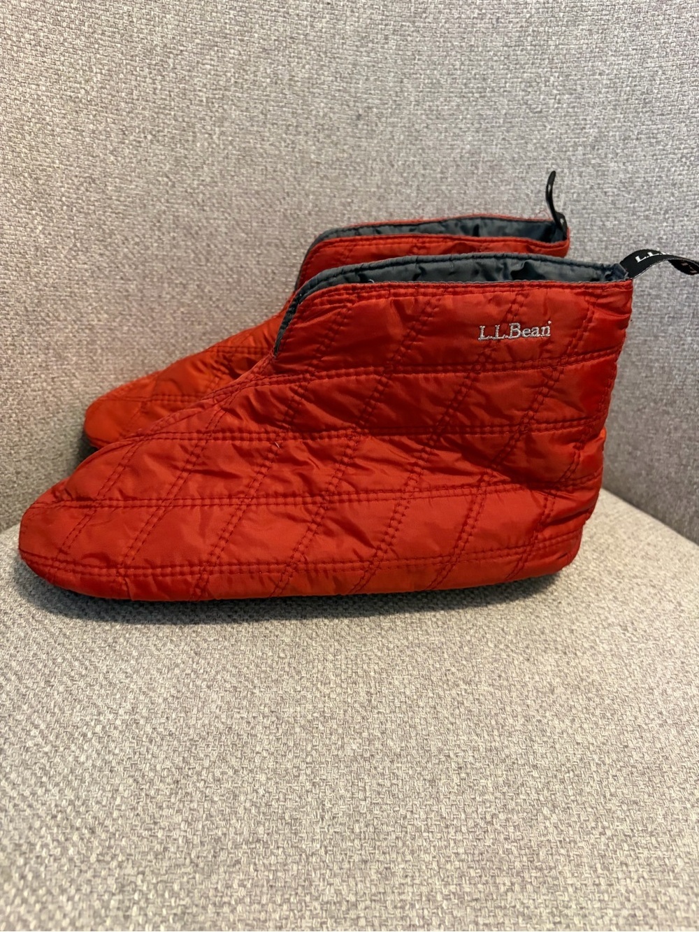 L.L.BEAN- Quilted Ankle Bootie Slippers in red. Size xs
